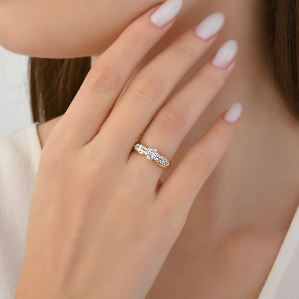 18 AYAR GOLD VE BEYAZ ALTIN 0,32 KARAT BAGET PIRLANTA YÜZÜK					 - 3